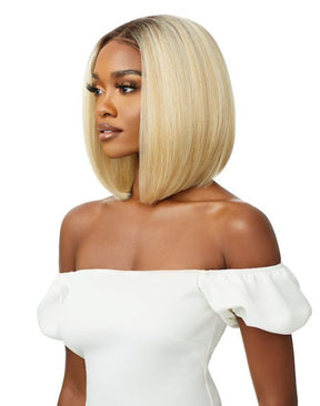 Outre Perfect Hairline HD Wig - Jenisse 12"